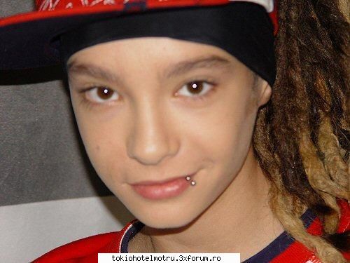 tom tom - hehe...ii era cam somn..daca vrea ii ofer eo pat - Tom